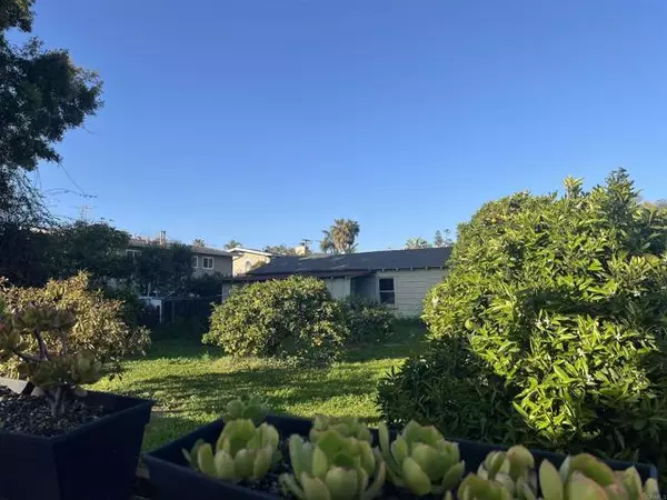 Encinitas, CA 92024,523 N Vulcan AVE 35