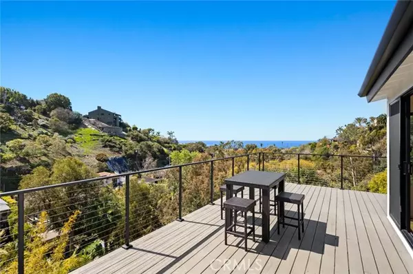 Laguna Beach, CA 92651,990 Meadowlark DR