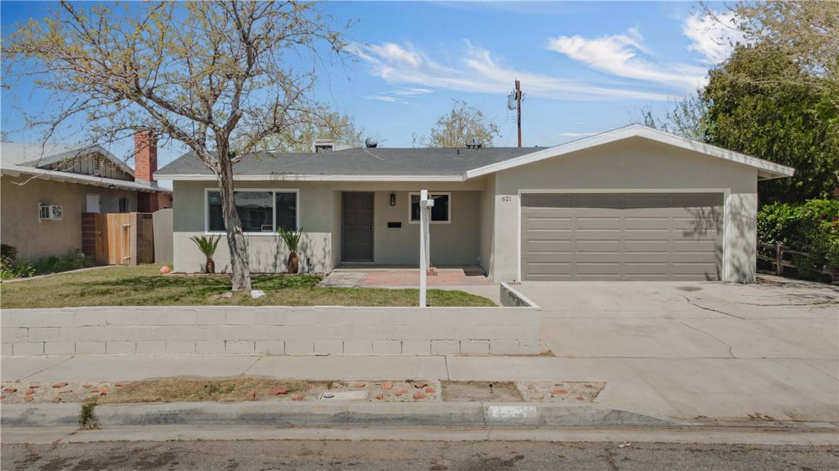 621 E Pondera ST, Lancaster, CA 93535