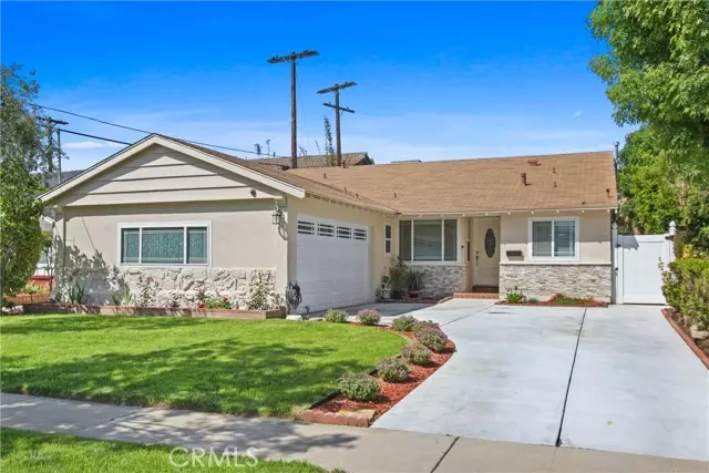 6935 Mclennan AVE, Lake Balboa, CA 91406