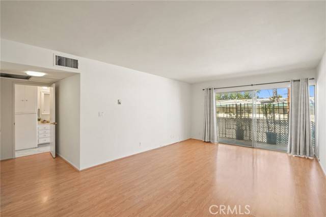 Toluca Lake, CA 91602,10240 Camarillo ST 204