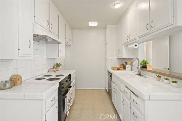 Toluca Lake, CA 91602,10240 Camarillo ST 204