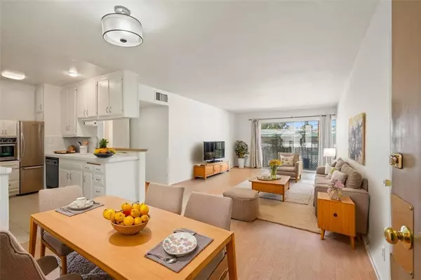 10240 Camarillo ST 204, Toluca Lake, CA 91602