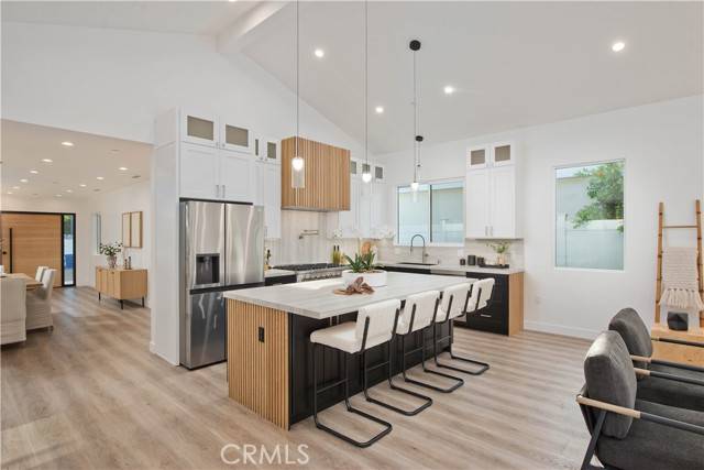 Encino, CA 91316,17429 Hatteras ST