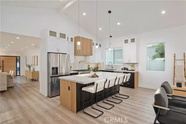 Encino, CA 91316,17429 Hatteras ST