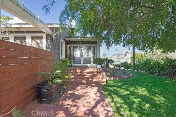 2197 Santa Ana, Costa Mesa, CA 92627