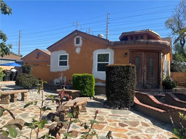 Compton, CA 90221,3704 E Iva ST