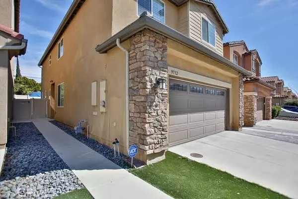 Pacoima, CA 91331,9712 Pine Orchard ST