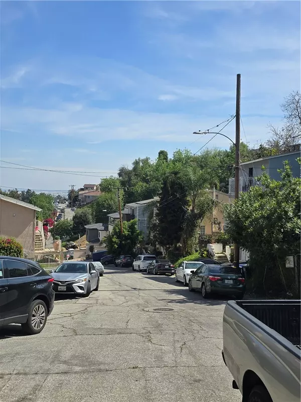 Los Angeles, CA 90063,3901 Snow DR