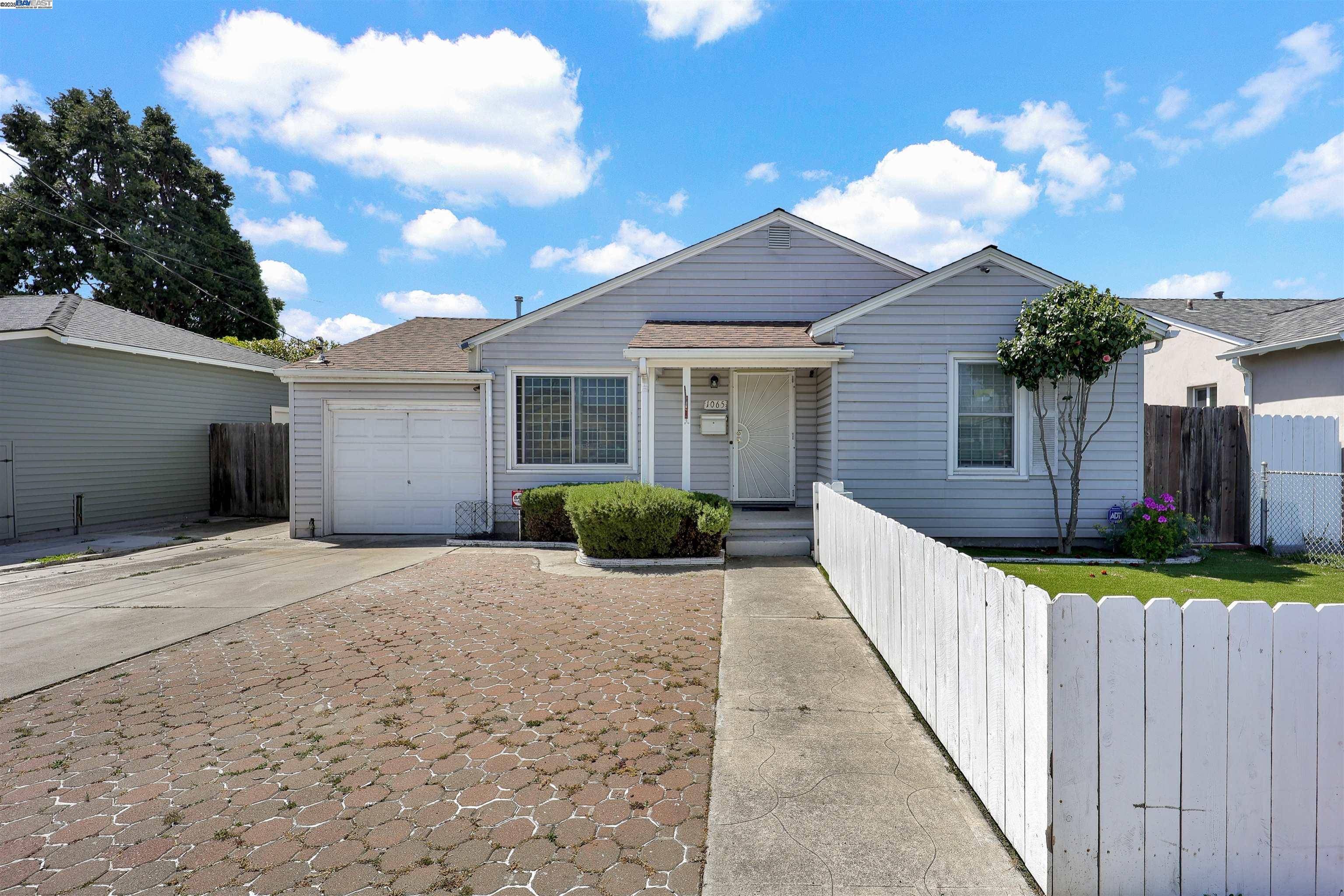 1065 Douglas Dr, San Leandro, CA 94577