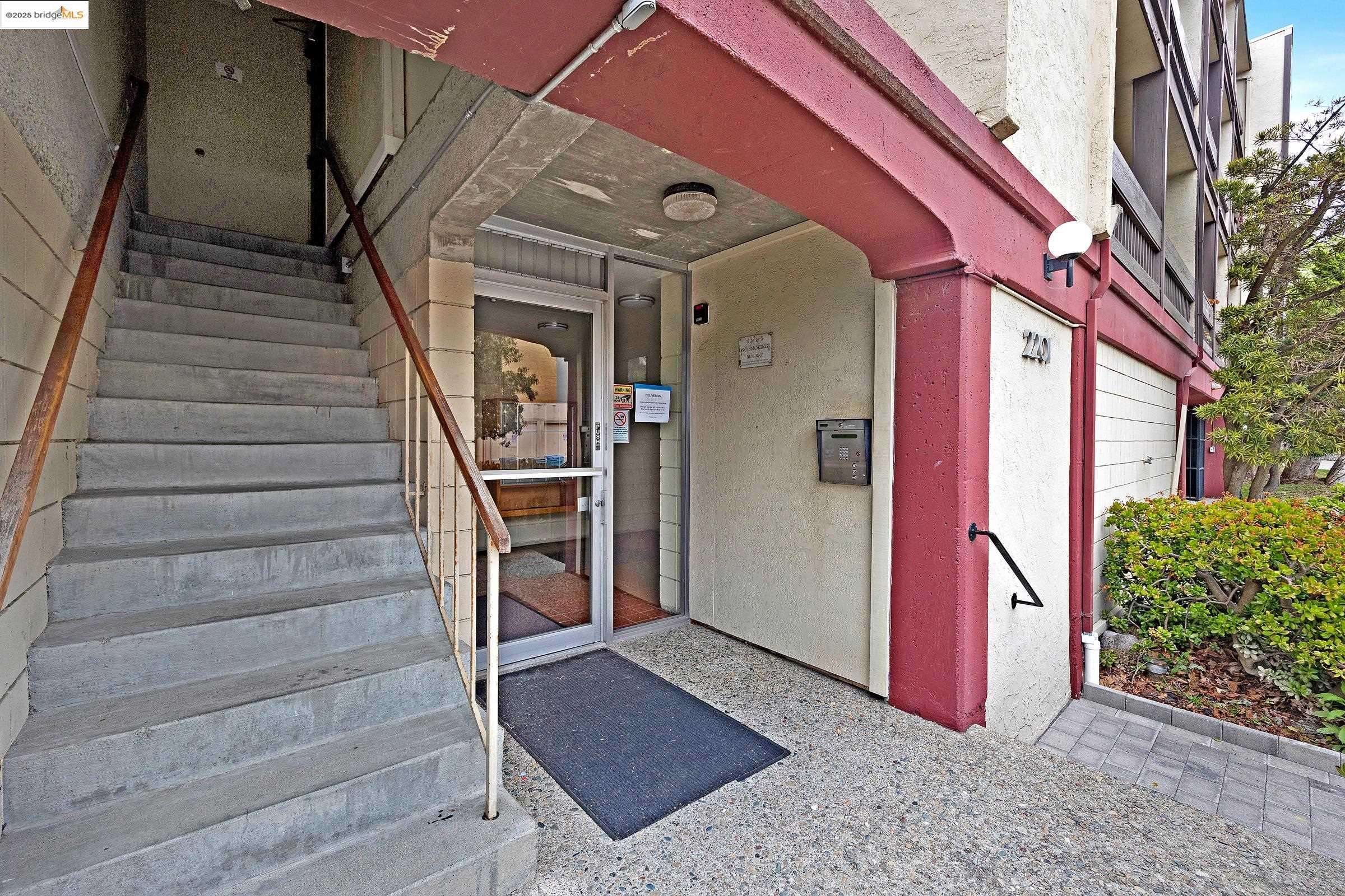 Berkeley, CA 94709-1643,2201 Virginia Street 006