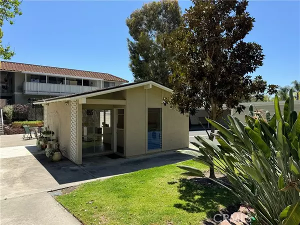 Laguna Woods, CA 92637,661 Avenida Sevilla O