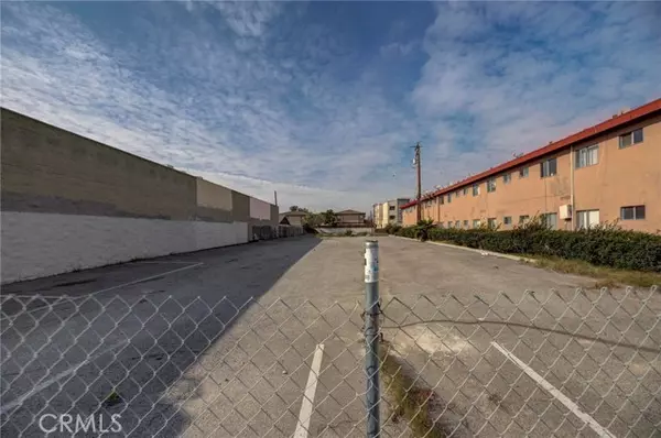 Lawndale, CA 90260,15329 Hawthorne BLD