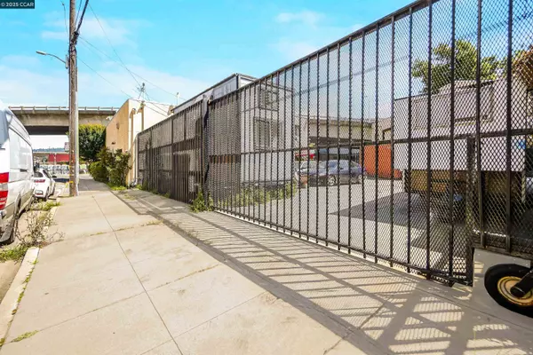 Oakland, CA 94606,1092 Calcot PL