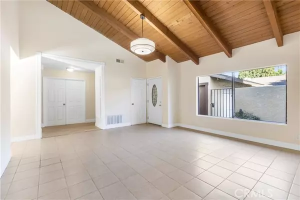 2602 N Tustin AVE D, Santa Ana, CA 92705