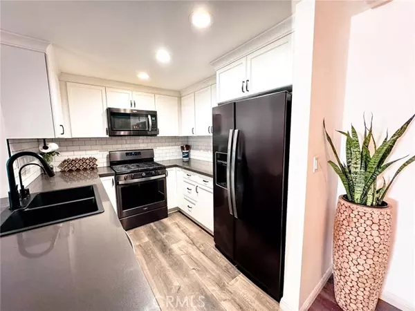 Van Nuys, CA 91406,15511 Sherman WAY 25