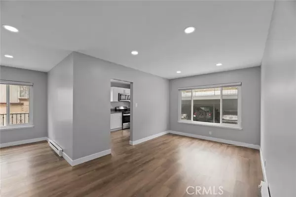 Los Angeles, CA 90068,2027 Vista Del Mar 3