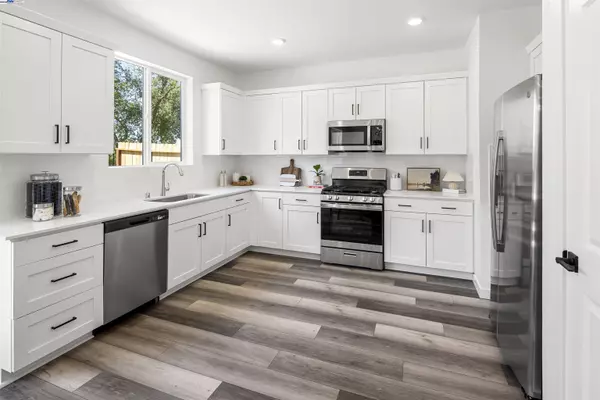 Galt, CA 95632,874 Pecan Tree Ln