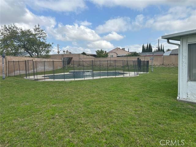 Fontana, CA 92335,9050 Dumond DR