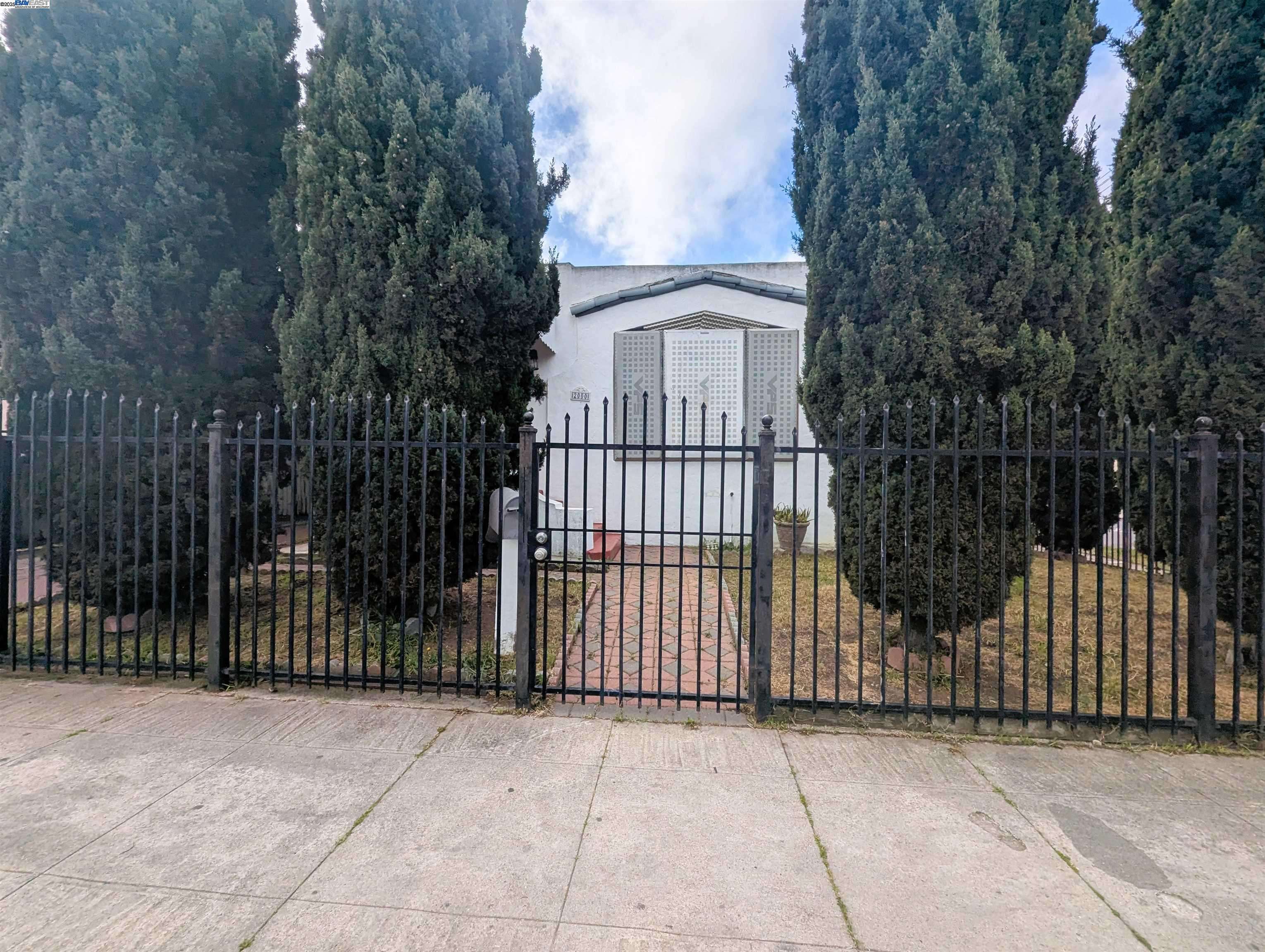 2000 94Th Ave, Oakland, CA 94603
