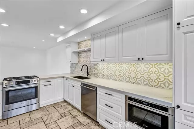 334 Tours LN, Costa Mesa, CA 92627