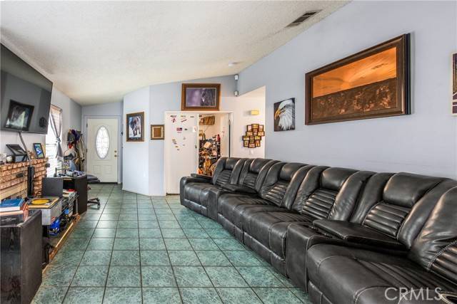 Colton, CA 92324,916 Award DR