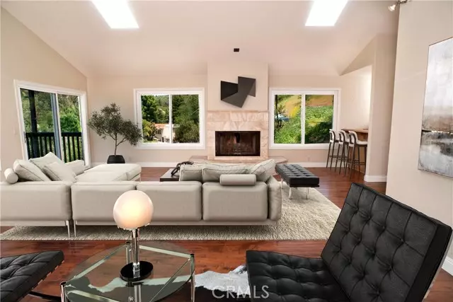 Woodland Hills, CA 91364,4419 Consuelo RD