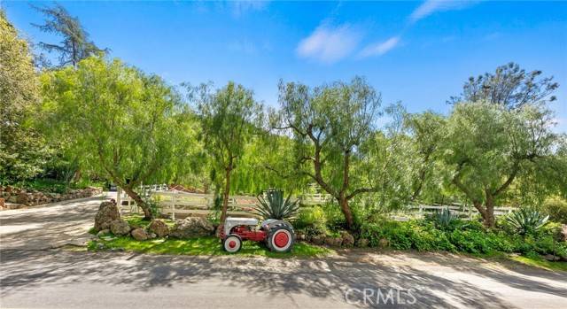 29012 Crags DR, Agoura Hills, CA 91301
