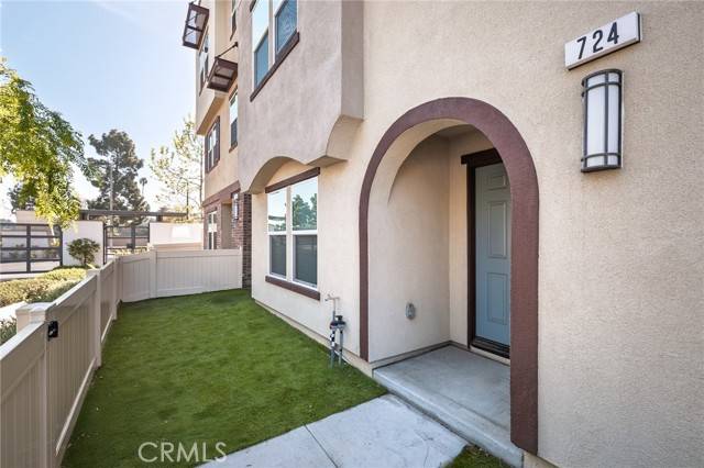 Inglewood, CA 90301,724 Sienna WAY