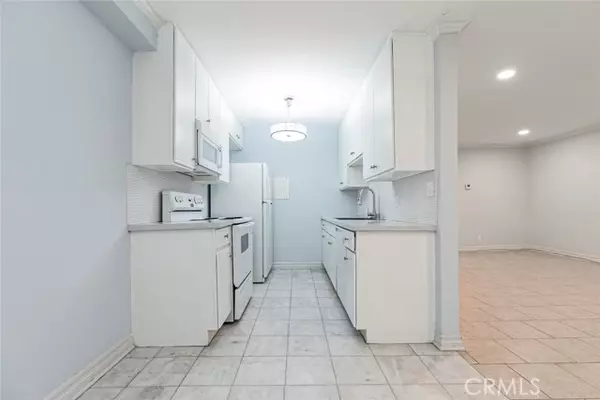 Glendale, CA 91206,121 Sinclair AVE 122