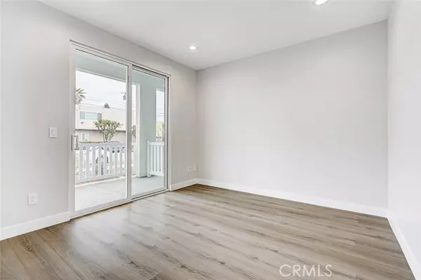 Lomita, CA 90717,26016 Oak ST D