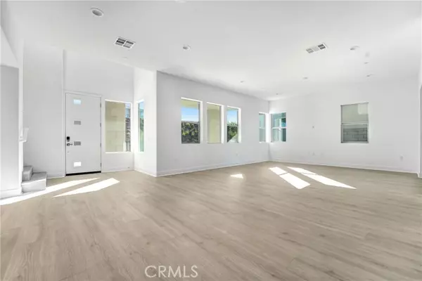 Valencia, CA 91381,27422 Creekwood LN