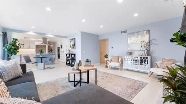 Huntington Beach, CA 92647,16001 Ballantine LN