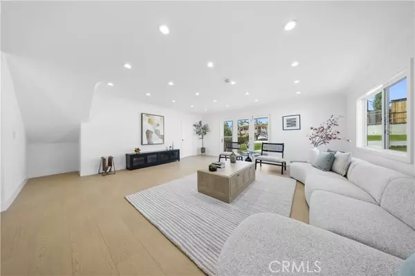 Sunland, CA 91040,10321 Mcbroom ST