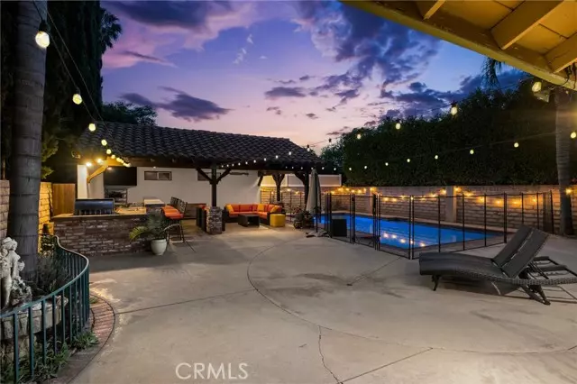 7255 De Celis PL, Lake Balboa, CA 91406