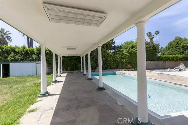 Van Nuys, CA 91406,6845 Louise AVE