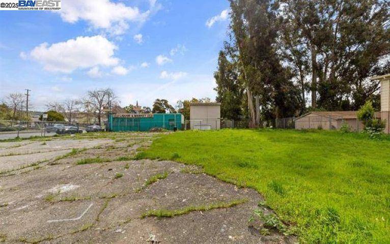 Oakland, CA 94605,7701 Bancroft AVE