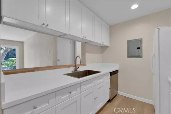 Encino, CA 91316,5460 White Oak AVE A124