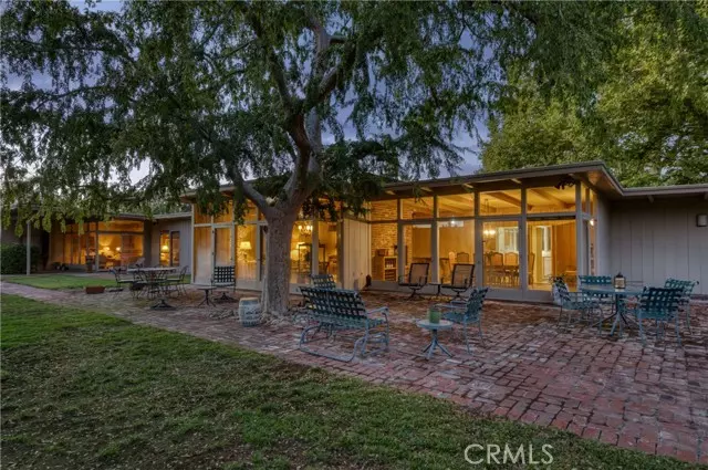 5646 E Park Circle DR, Fresno, CA 93727