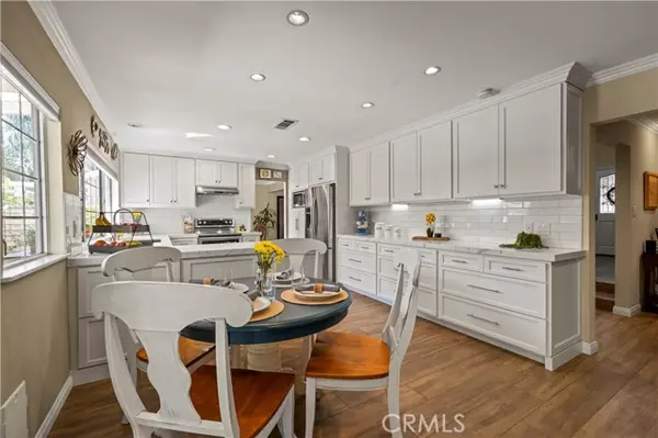 Valencia, CA 91355,23922 Avenida Crescenta