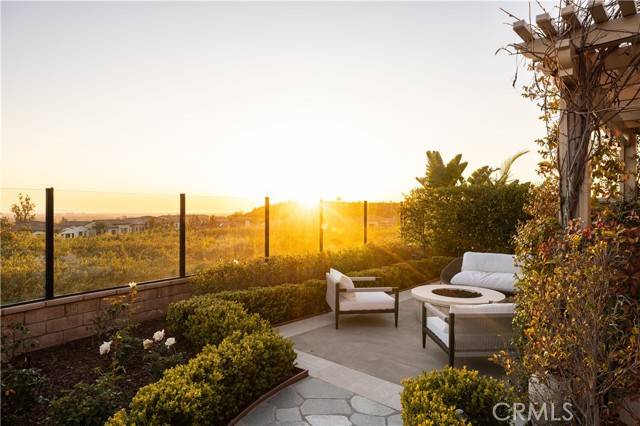 Irvine, CA 92602,212 Clear FLS