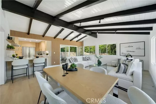 Woodland Hills, CA 91367,22148 Tiara ST
