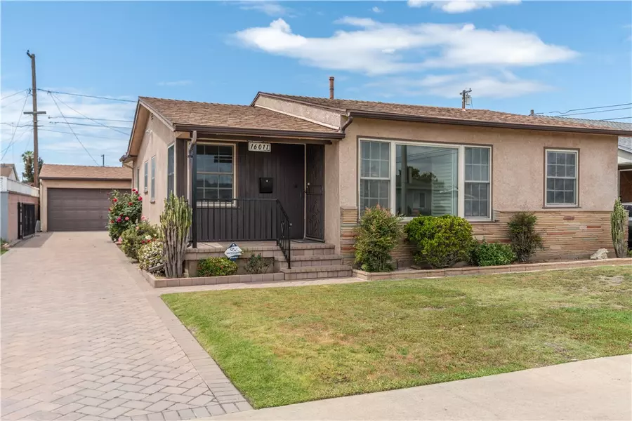 16011 S Saint Andrews PL, Gardena, CA 90247