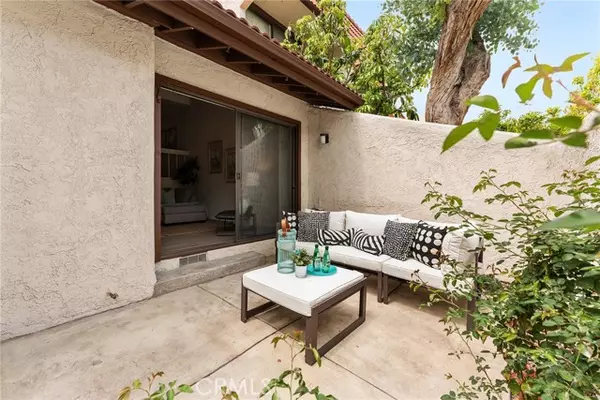 Woodland Hills, CA 91367,22259 1/4 Erwin ST