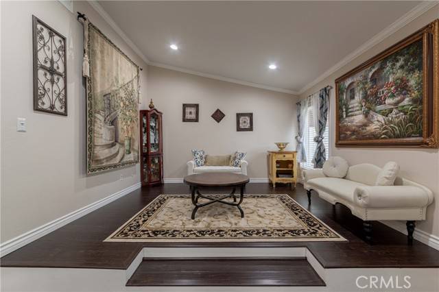 Chatsworth, CA 91311,22421 Jeffrey Mark CT 6