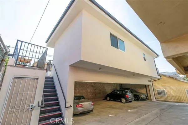 Los Angeles, CA 90027,1548 N Alexandria AVE