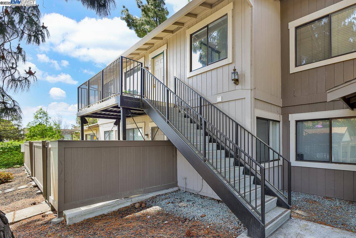 Union City, CA 94587,102 Camino Plz