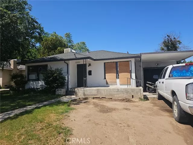1028 W Lansing WAY, Fresno, CA 93705