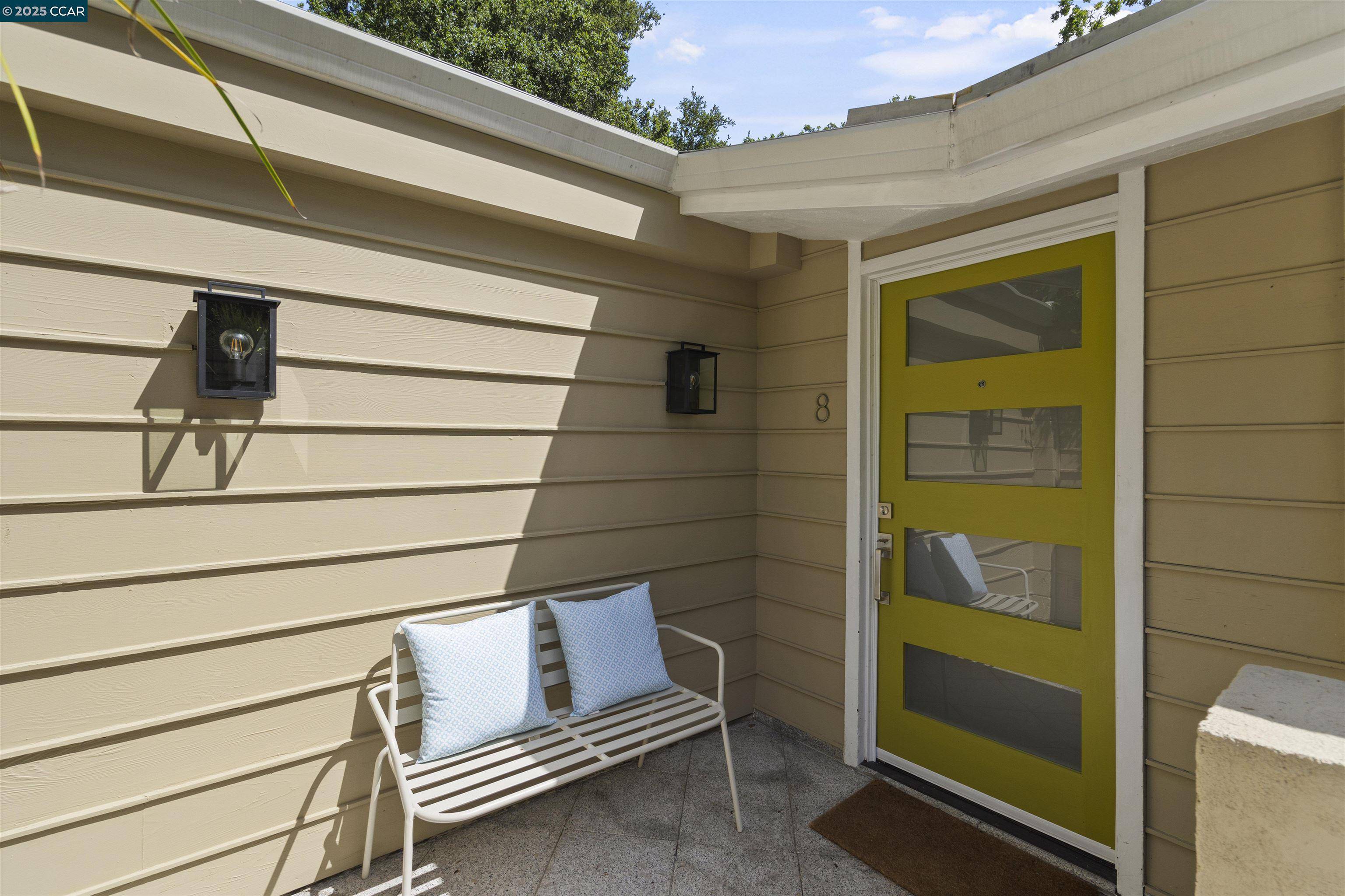 Orinda, CA 94563,8 La Campana Rd