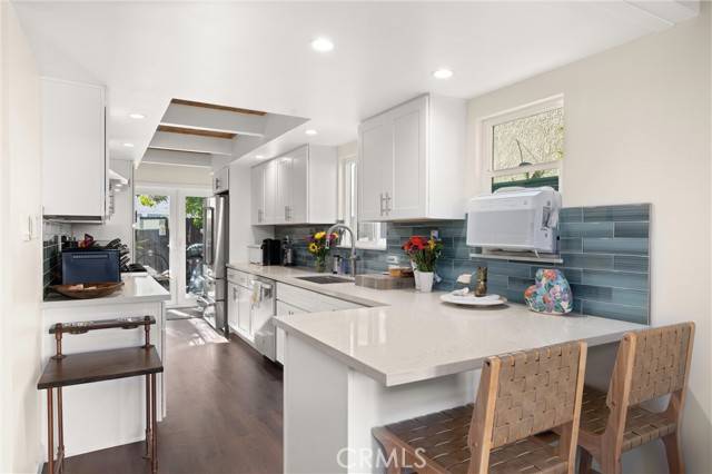 Newport Beach, CA 92663,327 62nd ST